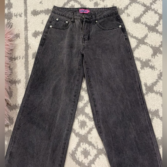 Edikted low rise jeans never worn were to long for me - Picture 1 of 5